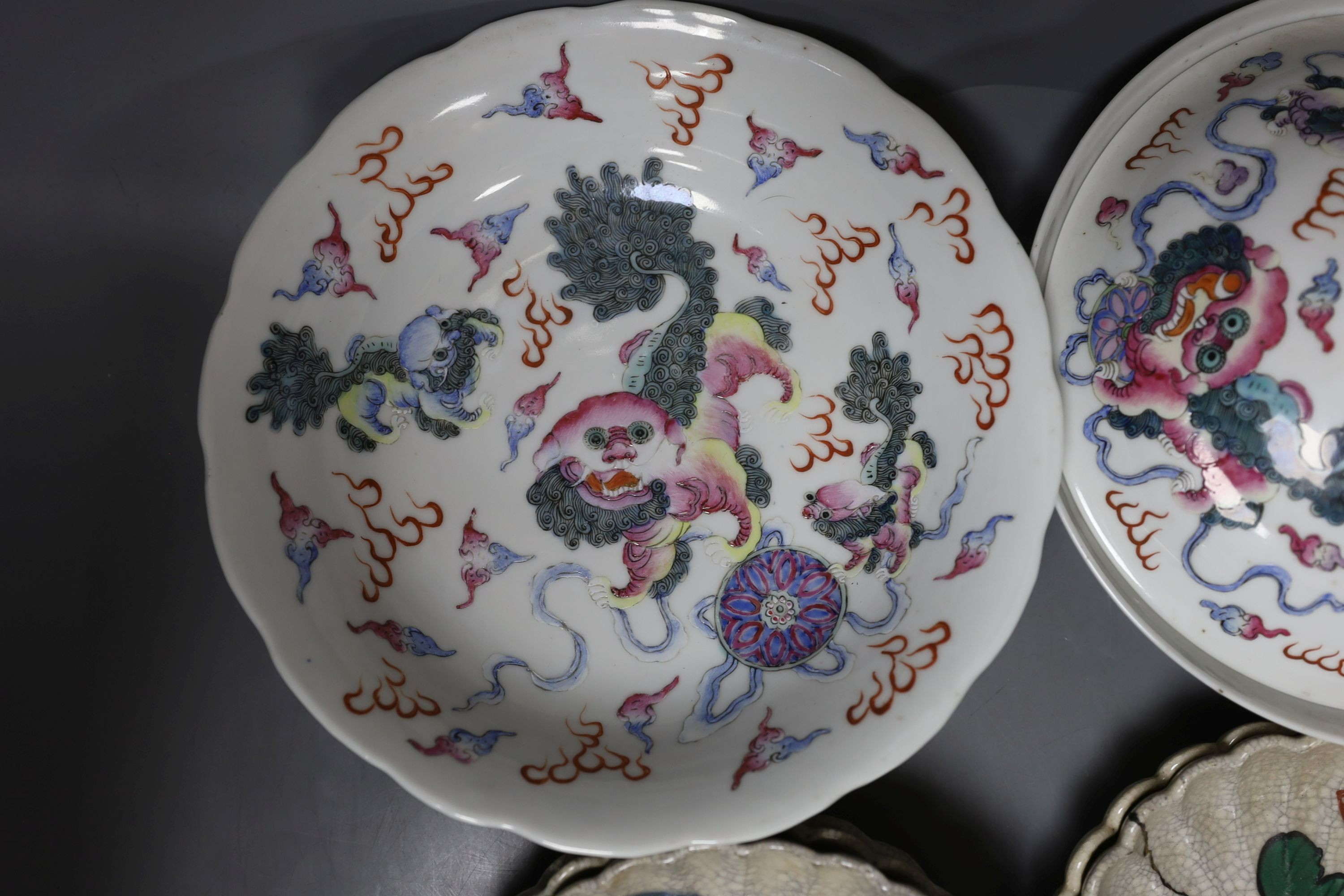 A Chinese dragon pattern dish and cover, together with Japanese dishes (7)